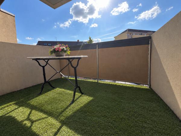 Secteur 4 AS, appartement F3 de 70 m² avec large balcon et ascenseur
