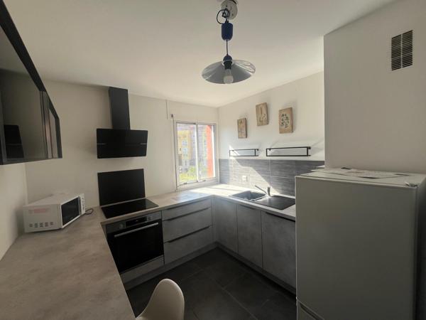 Secteur 4 AS, appartement F3 de 70 m² avec large balcon et ascenseur