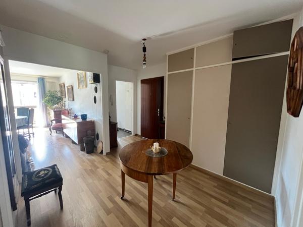 Secteur 4 AS, appartement F3 de 70 m² avec large balcon et ascenseur