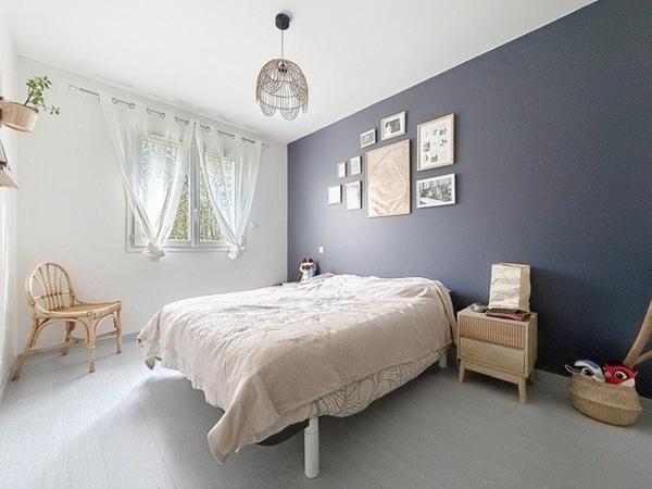 Maison contemporaine de 2019, quartier Naz De Hé à Salles