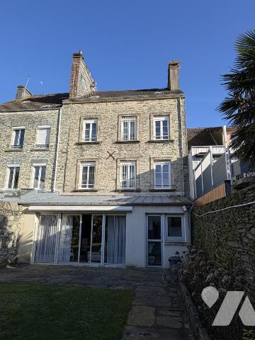 Vaste maison avec jardin et stationnements quartier Bucaille