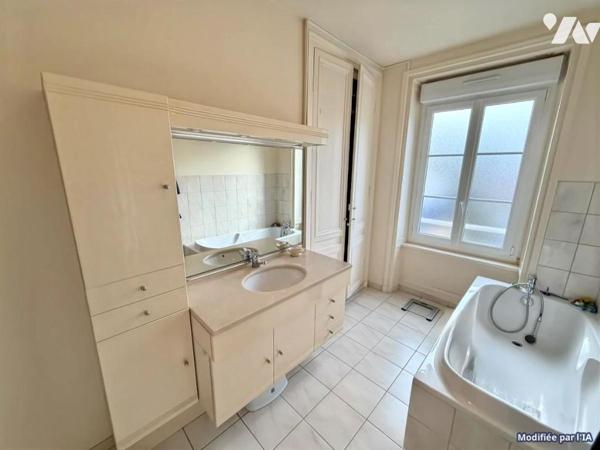 Vaste maison avec jardin et stationnements quartier Bucaille