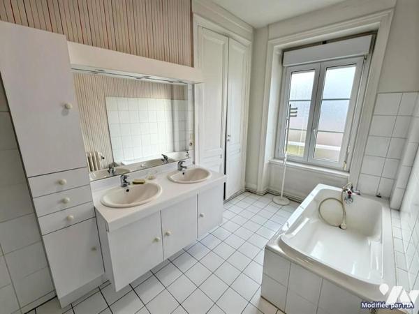 Vaste maison avec jardin et stationnements quartier Bucaille