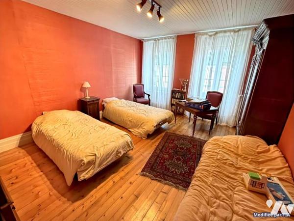 Vaste maison avec jardin et stationnements quartier Bucaille