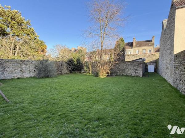 Vaste maison avec jardin et stationnements quartier Bucaille