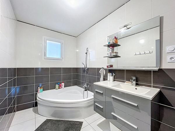 EXCLUSIVITE - MAISON DE 141 M² SUR 432 M² DE TERRAIN