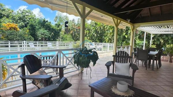 Coup de cœur pour cette magnifique maison de plain pied avec piscine !