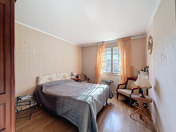 Pavillon indépendant vivable de plain pied, situé à Trilport - 130 m2 - 5 chambres - jardin - garage double et atelier.