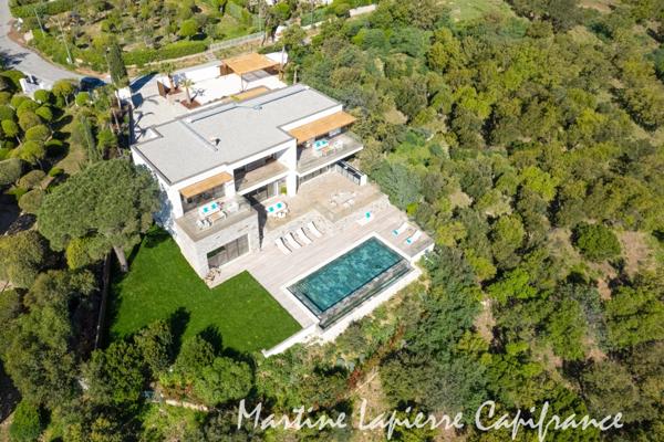 Vaste demeure contemporaine de 350 m², vue époustouflante, piscine à débordement.