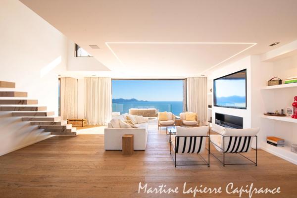 Vaste demeure contemporaine de 350 m², vue époustouflante, piscine à débordement.