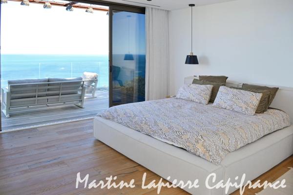 Vaste demeure contemporaine de 350 m², vue époustouflante, piscine à débordement.