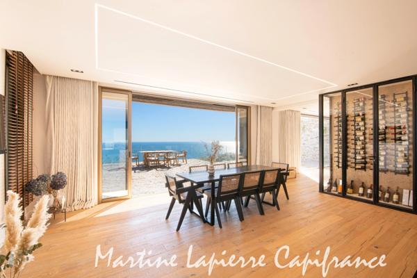 Vaste demeure contemporaine de 350 m², vue époustouflante, piscine à débordement.