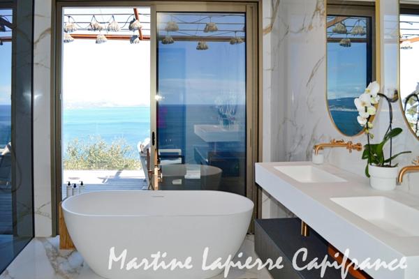 Vaste demeure contemporaine de 350 m², vue époustouflante, piscine à débordement.