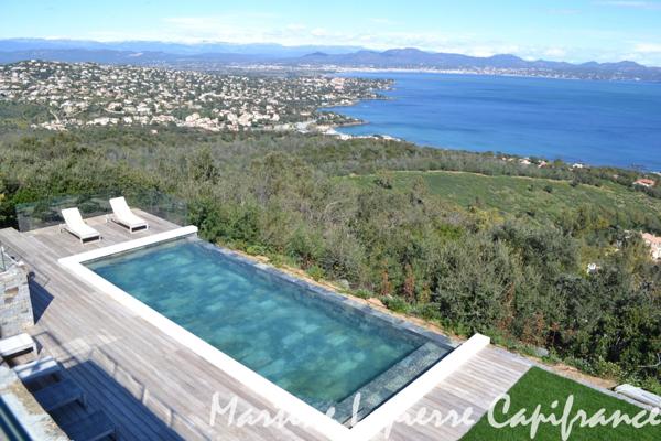 Vaste demeure contemporaine de 350 m², vue époustouflante, piscine à débordement.