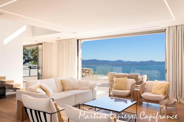 Vaste demeure contemporaine de 350 m², vue époustouflante, piscine à débordement.