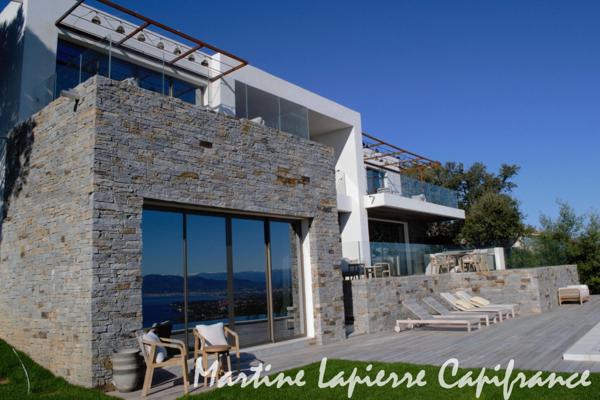 Vaste demeure contemporaine de 350 m², vue époustouflante, piscine à débordement.