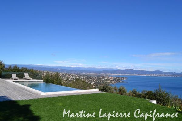 Vaste demeure contemporaine de 350 m², vue époustouflante, piscine à débordement.