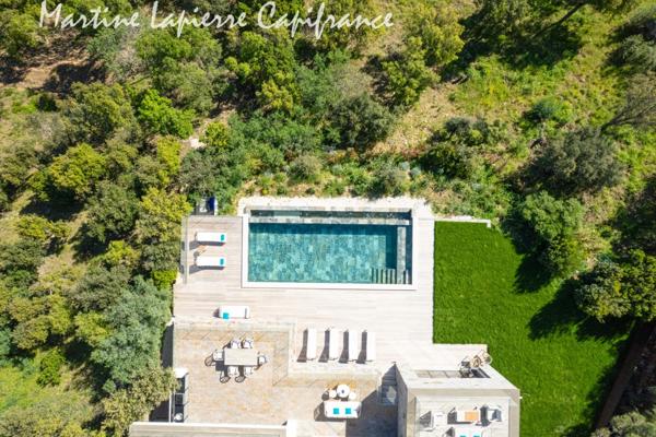 Vaste demeure contemporaine de 350 m², vue époustouflante, piscine à débordement.