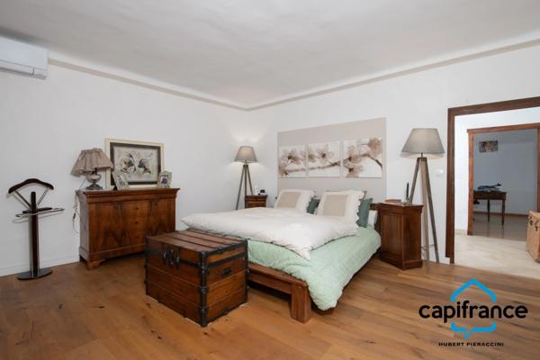 Magnifique Maison de Caractère, Proximité centre ville, calme, sans vis à vis, piscine, garage, annexe sur 462m2 de terrain