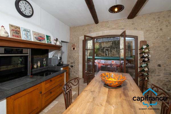 Magnifique Maison de Caractère, Proximité centre ville, calme, sans vis à vis, piscine, garage, annexe sur 462m2 de terrain