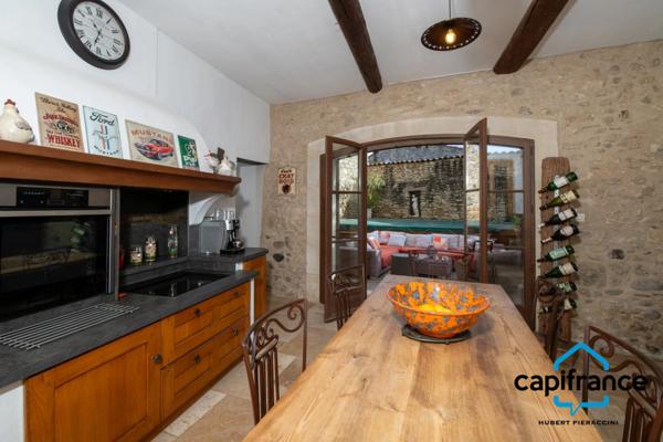 Magnifique Maison de Caractère, Proximité centre ville, calme, sans vis à vis, piscine, garage, annexe sur 462m2 de terrain