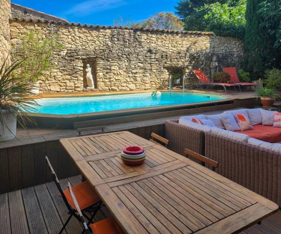 Magnifique Maison de Caractère, Proximité centre ville, calme, sans vis à vis, piscine, garage, annexe sur 462m2 de terrain