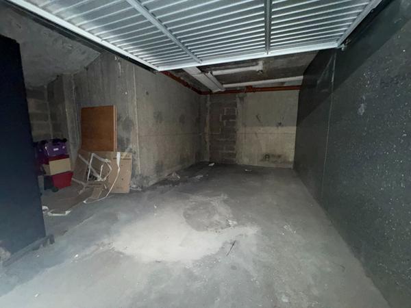 SPACIEUX BOX -RUE DE SOLFERINO -MARCEL SEMBAT