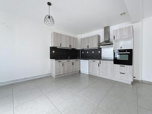 Deux maisons d’habitation avec extérieurs et dépendances