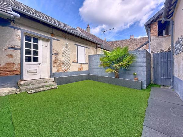 Deux maisons d’habitation avec extérieurs et dépendances