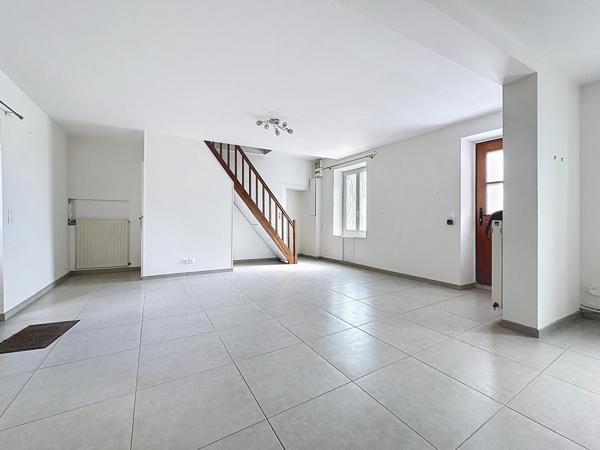 Deux maisons d’habitation avec extérieurs et dépendances