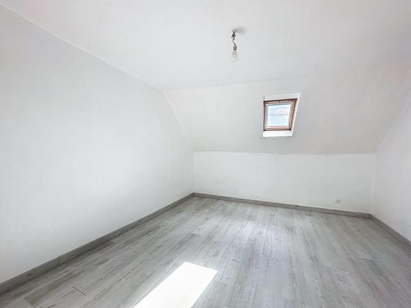 Deux maisons d’habitation avec extérieurs et dépendances