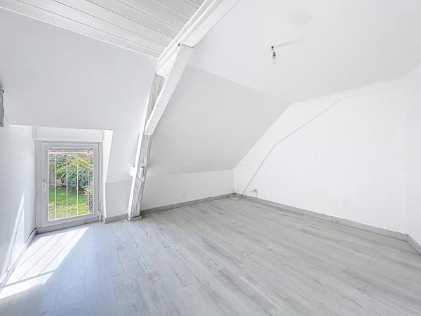 Deux maisons d’habitation avec extérieurs et dépendances