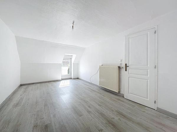 Deux maisons d’habitation avec extérieurs et dépendances