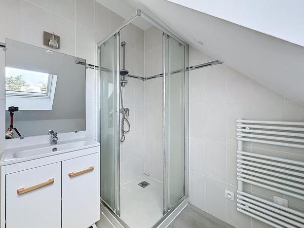 Deux maisons d’habitation avec extérieurs et dépendances