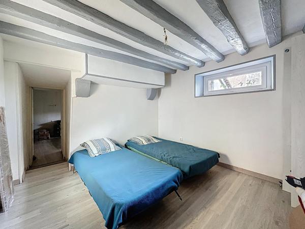 Deux maisons d’habitation avec extérieurs et dépendances