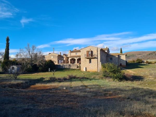 Magnifique propriété de 20 hectares dans la campagne provençale