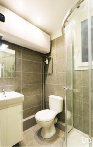 apartment rental 2 rooms 24 m² Paris 18