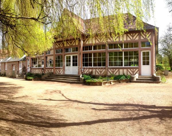 Ensemble immobilier Gîtes-Chambre d'Hôtes- événementiel à vendre- 23 pièces Proche de CLECY (14)