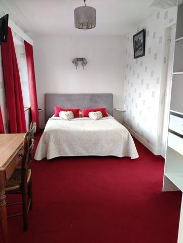 Ensemble immobilier Gîtes-Chambre d'Hôtes- événementiel à vendre- 23 pièces Proche de CLECY (14)