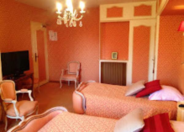 Ensemble immobilier Gîtes-Chambre d'Hôtes- événementiel à vendre- 23 pièces Proche de CLECY (14)