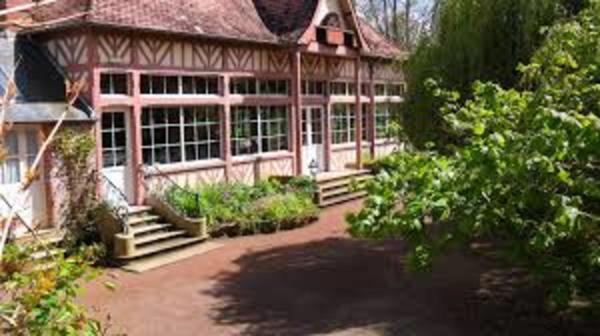 Ensemble immobilier Gîtes-Chambre d'Hôtes- événementiel à vendre- 23 pièces Proche de CLECY (14)