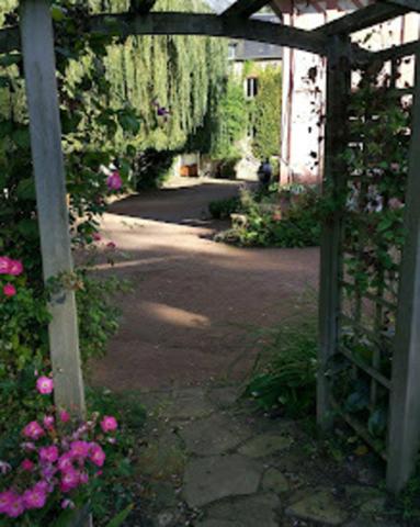 Ensemble immobilier Gîtes-Chambre d'Hôtes- événementiel à vendre- 23 pièces Proche de CLECY (14)