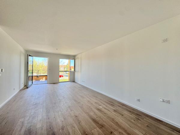 T3 flambant neuf avec sa terrasse de 10m² + 2 parkings extérieurs