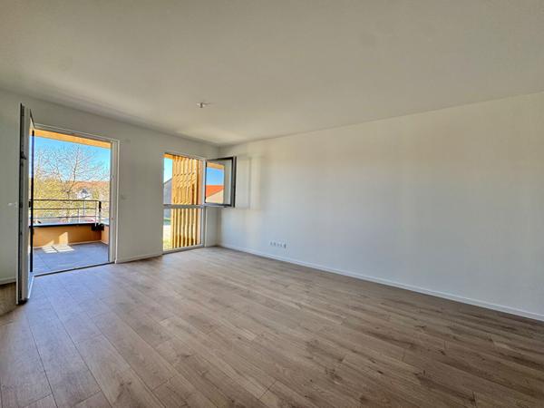 T3 flambant neuf avec sa terrasse de 10m² + 2 parkings extérieurs