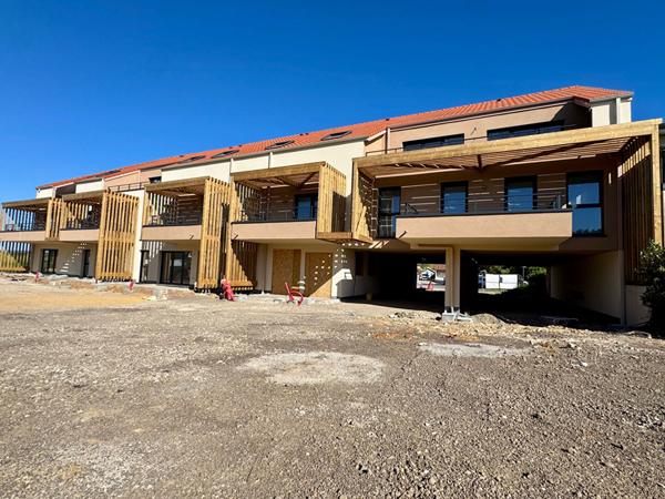 T3 flambant neuf avec sa terrasse de 10m² + 2 parkings extérieurs