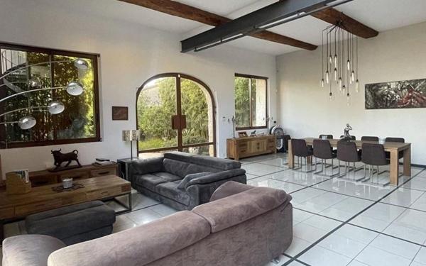 Maison à vendre    5 pièces •  Paulhan