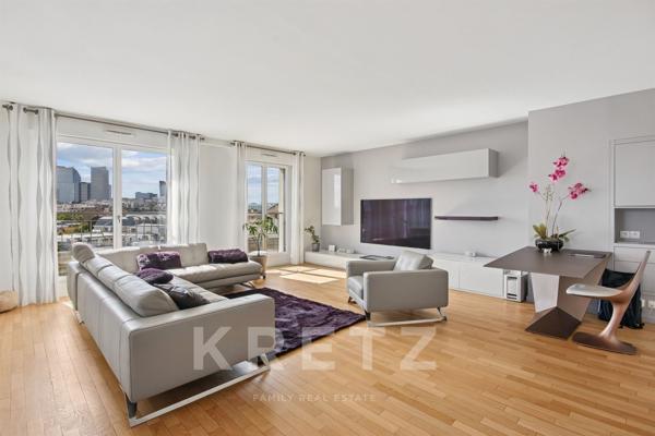 Duplex dernier étage avec terrasse, vue Tour Eiffel et La Défense.