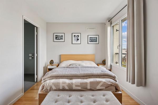 Duplex dernier étage avec terrasse, vue Tour Eiffel et La Défense.