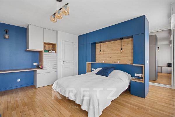 Duplex dernier étage avec terrasse, vue Tour Eiffel et La Défense.