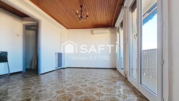 MARSEILLE 10? – FF4 AVEC VUE VÉLODROME & NOTRE-DAME, À RÉNOVER